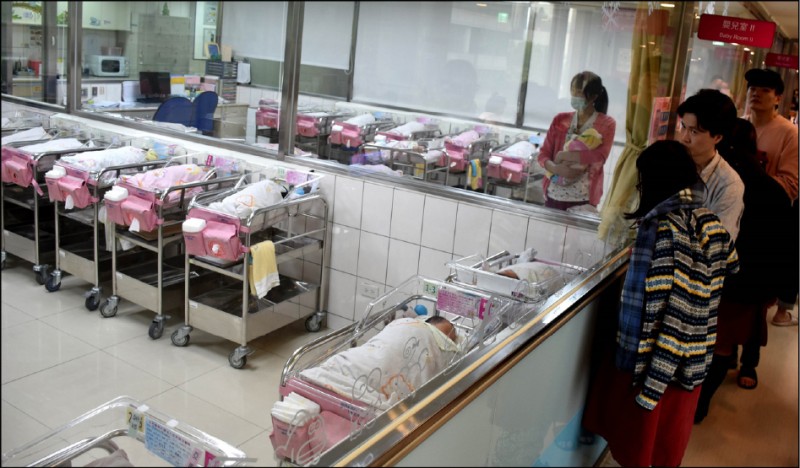 研究發現 逾45歲當爸 不利孩子身心健康